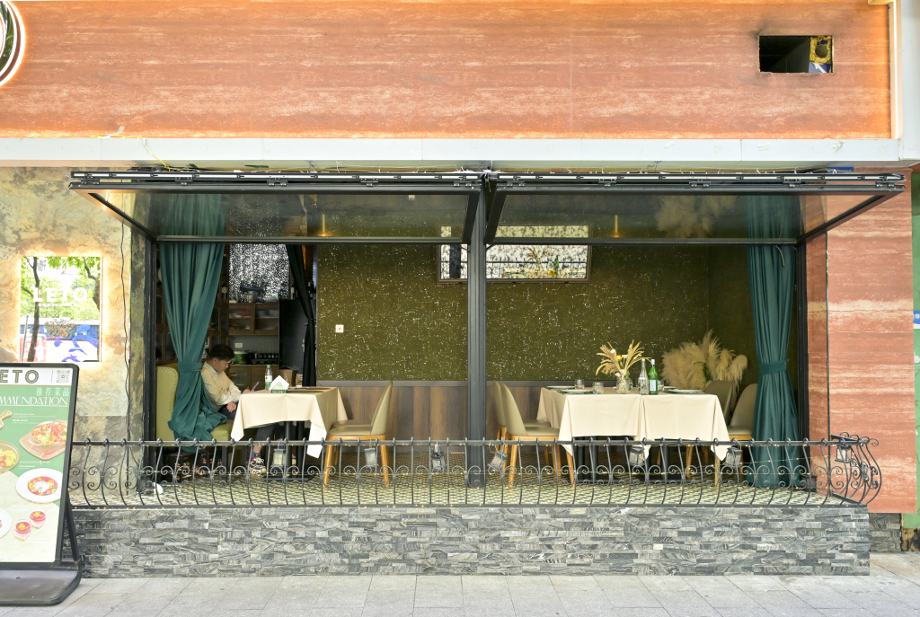 leto restaurant with open terrace in Guangzhou