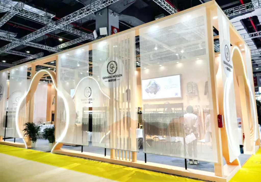 павильон на текстильной выставке.jpg