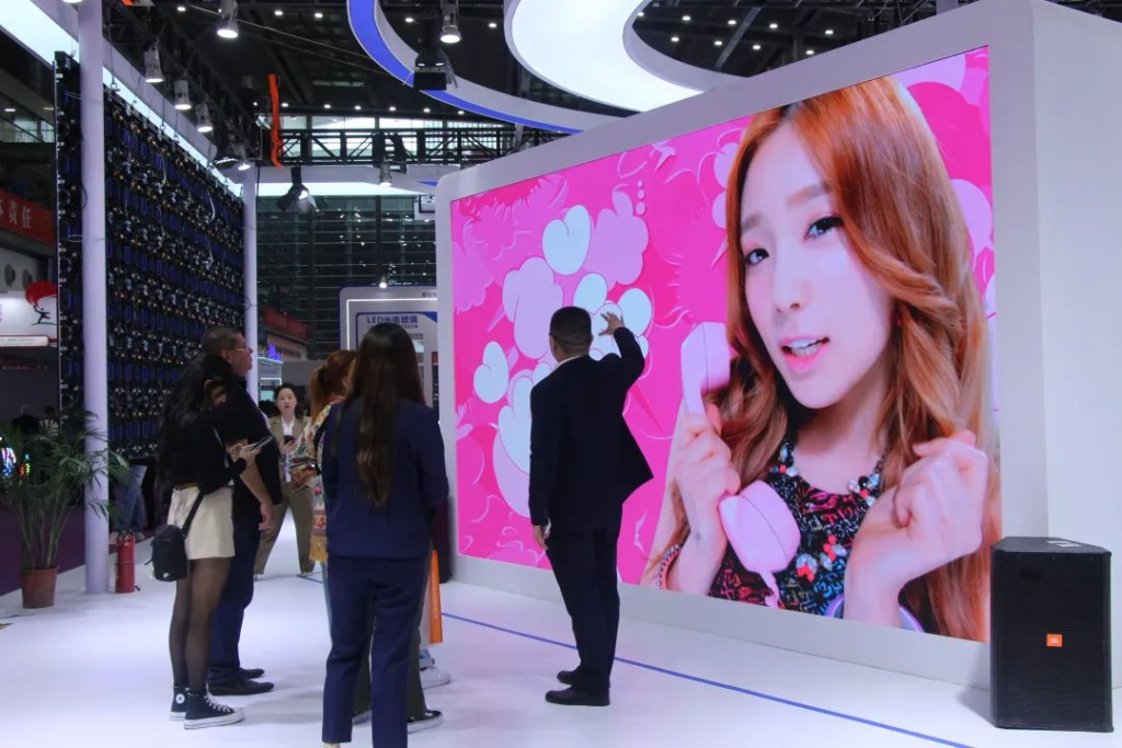 дисплеи и освещение.jpg