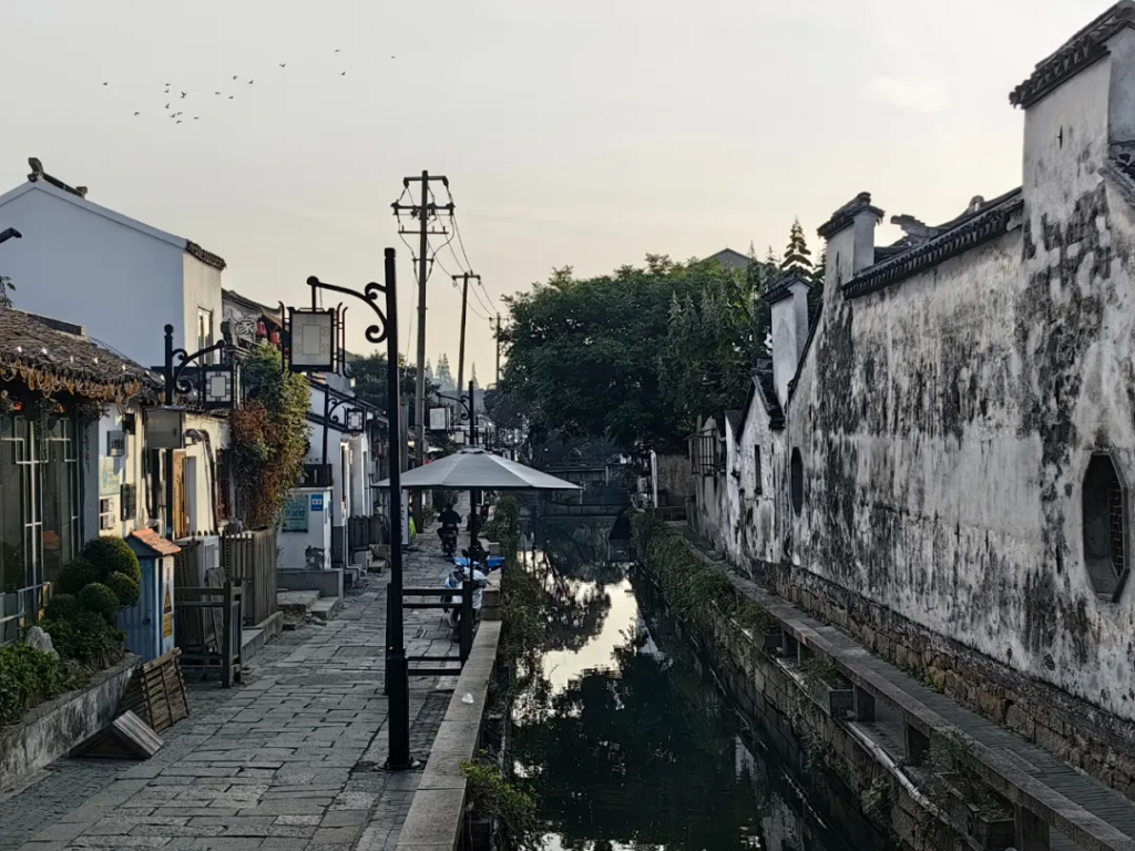 Улица Пинцзян.jpg Улица Пинцзян.jpg