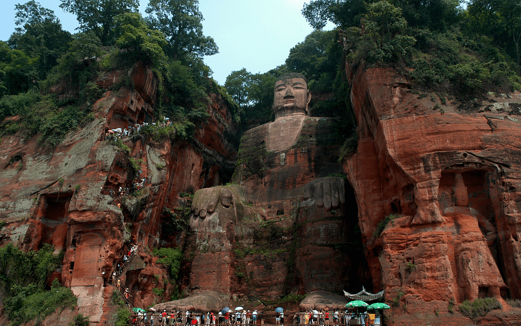Гора Эмэй - Гигантский Будда Лэшань, объект ЮНЕСКО.jpg