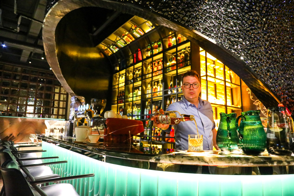 Guangzhou night bar leto