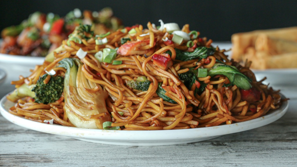 жареная лапша chow mein.jpg