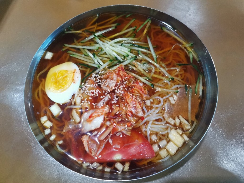 Корейская холодная лапша.jpg Корейская холодная лапша.jpg