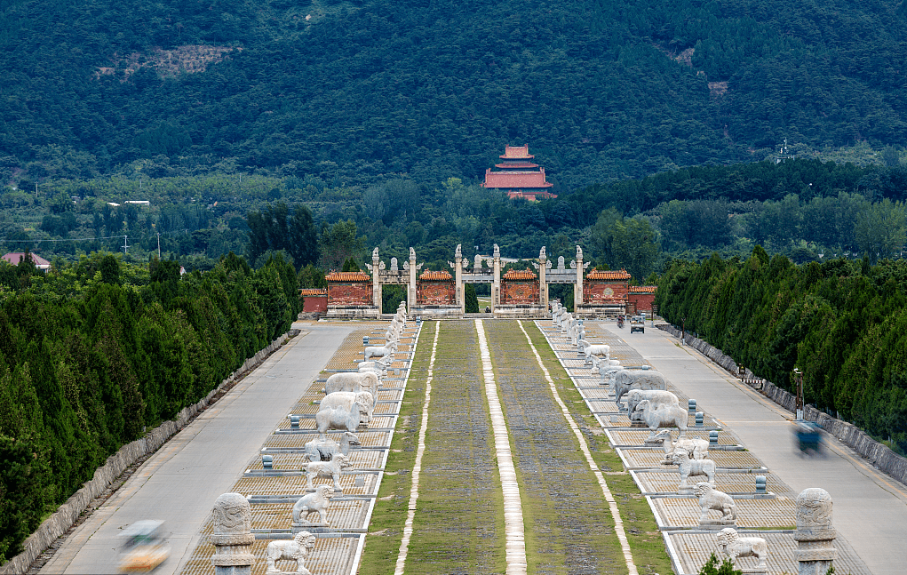 Гробницы императоров династий Мин и Цин, объект ЮНЕСКО.jpg