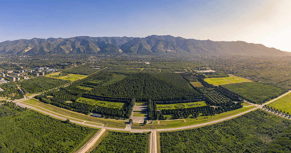 мавзолей циншихуана.jpg мавзолей циншихуана.jpg