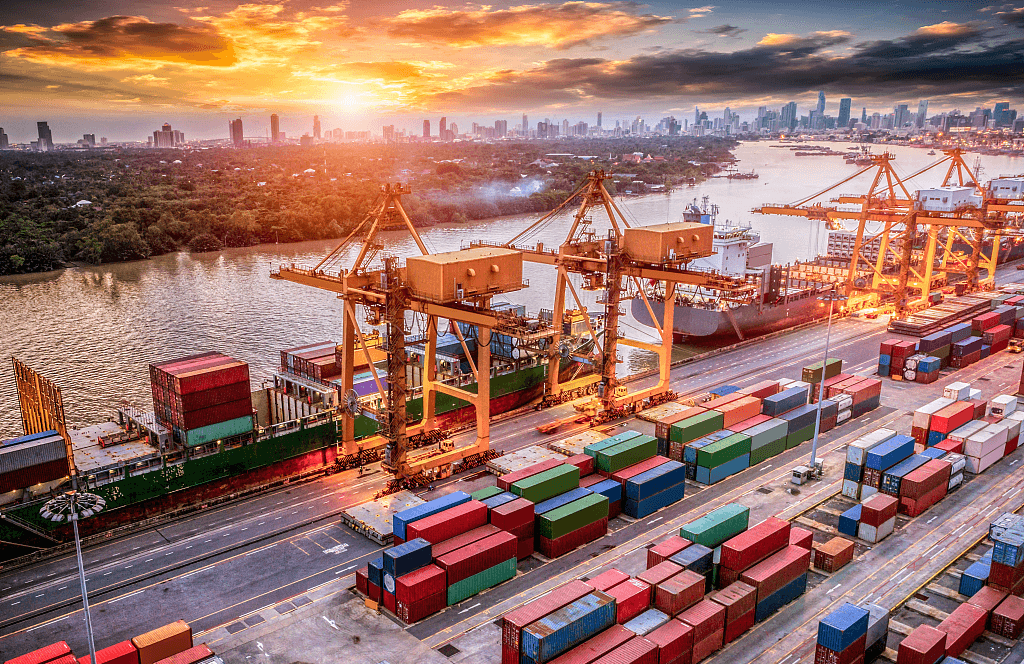 VCG41N886343662_cut-photo.ru.jpg пробки в портах.jpg