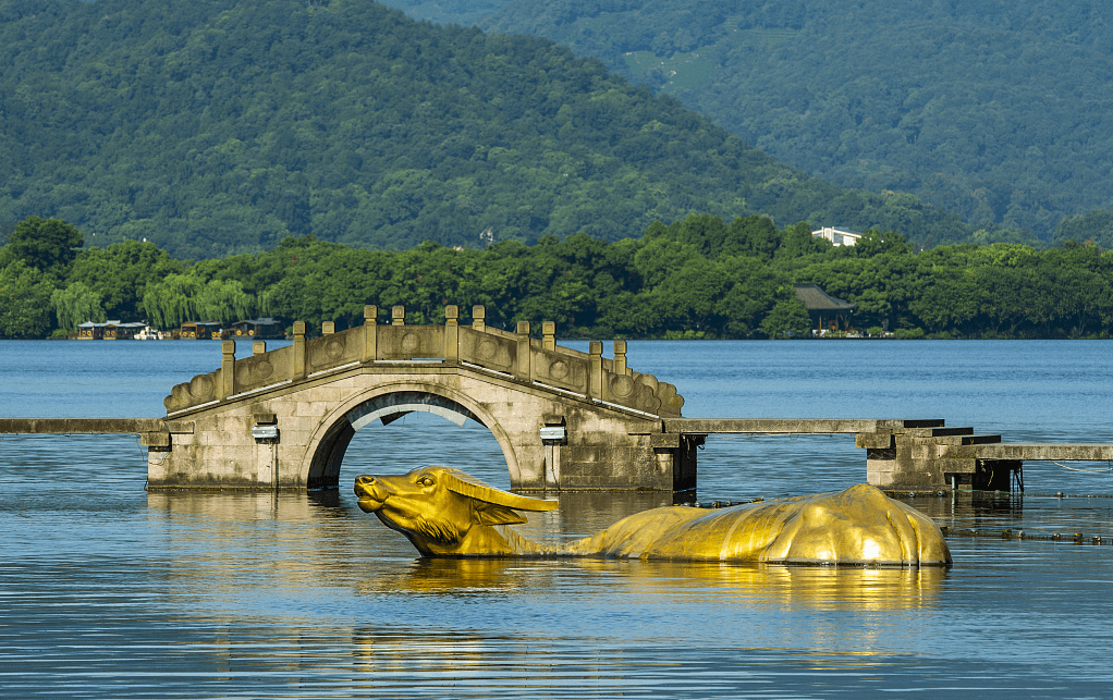 Западное озеро Ханчжоу.jpg Западное озеро Ханчжоу.jpg