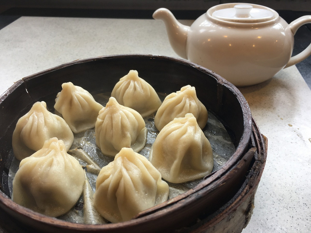 Цзиньлинские паровые пирожки с бульоном.jpeg Цзиньлинские паровые пирожки с бульоном.jpeg